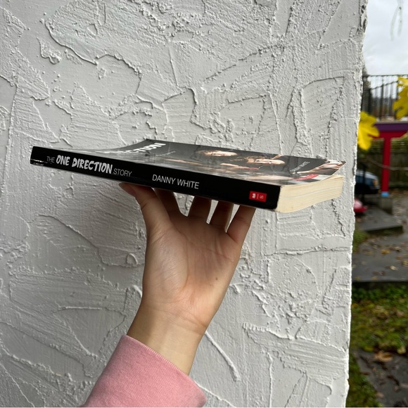 One Direction Biography Book! - Picture 4 of 7